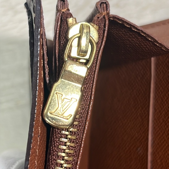 Louis Vuitton Monogram Portefeiulle Sarah Long Wallet - Picture 12 of 16
